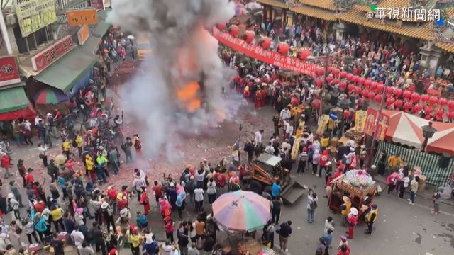 北港朝天宮媽祖出巡 ｢犁炮｣超震撼