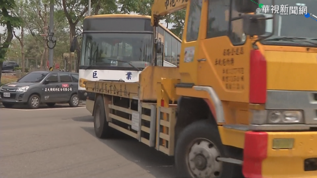 公車闖紅燈撞死女學生 撞擊瞬間曝光