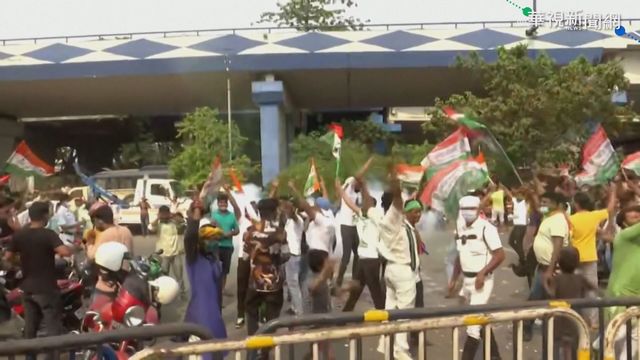 不甩疫情嚴峻! 印度選民上街狂歡慶祝