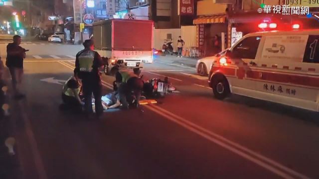 機車超速連闖紅燈 衝撞貨車騎士送醫