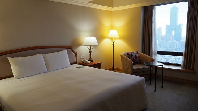 高鐵搶攻國旅第2波 16條指定行程「第2人半價」