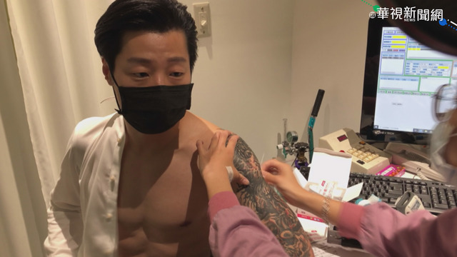 林昶佐打疫苗露｢冰塊肌｣ 網友全暴動