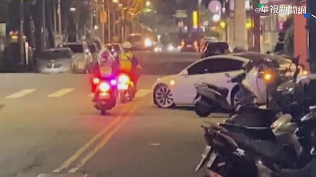 馬路不是你家! 電動車斜停路旁充電