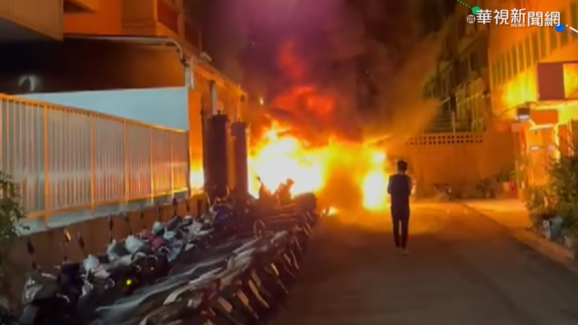 機車暗夜起火延燒15輛 居民驚醒急逃