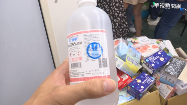 憂心疫情升溫 藥局口罩酒精現搶購潮