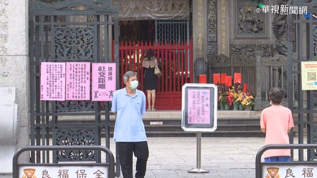 本土疫情升溫 捷運龍山寺站宛如空城