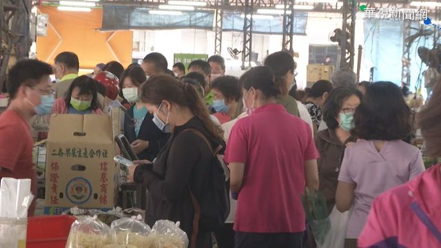 雙北防疫三級警戒 民眾戴護目鏡搭高鐵