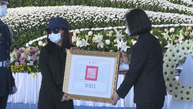 總統親頒褒揚令 表彰殉職飛官潘穎諄