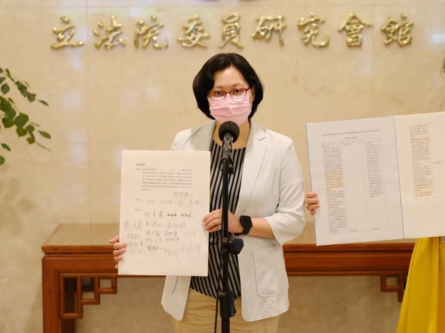 賴香伶提案防疫照顧假發津貼 政府支付日薪683元