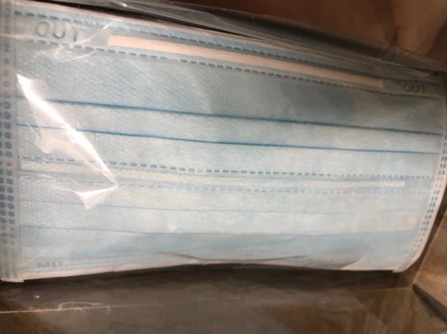 她買口罩「中間有雙壓線」 眾大推：口罩較立體可好好呼吸