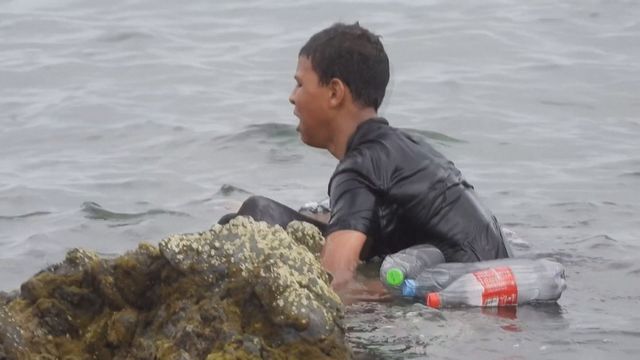 身綁保特瓶偷渡西國 男孩上岸仍遭逮