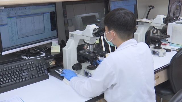 檢體量倍增塞車 醫檢師與時間賽跑