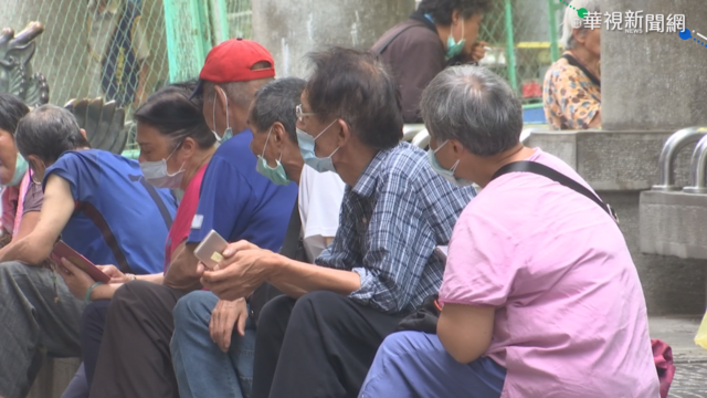 老人家節省一個口罩用三年...律師籲：請幫他們多看看