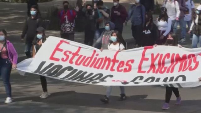 墨國疫情趨緩校園重開 反引家長抗爭