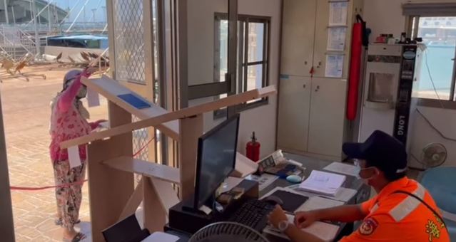 海巡、漁民攜手製作「防疫溜滑梯」 眾讚：設計人才