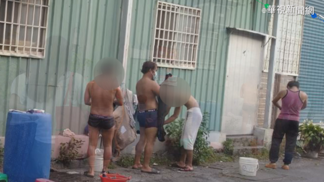 漁工露天洗澡沒戴口罩 高市府開罰