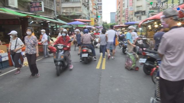 講不聽! 傳統市場湧人潮 恐淪破口