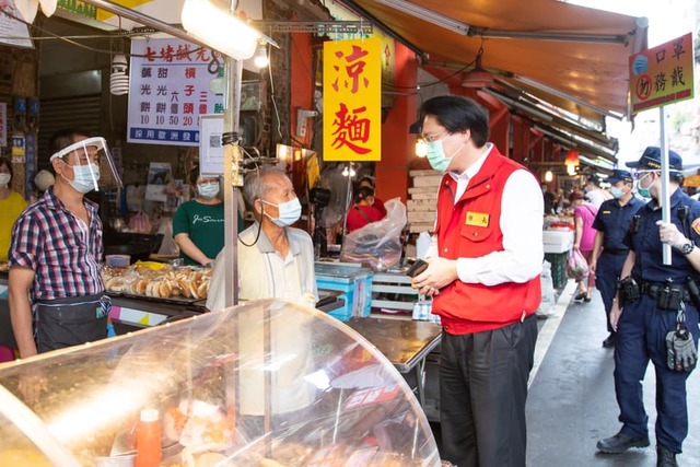 翻攝自臉書「林右昌UChange」。