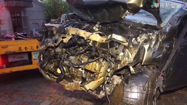 國道2轎車變換車道擦撞翻覆 1死3傷!