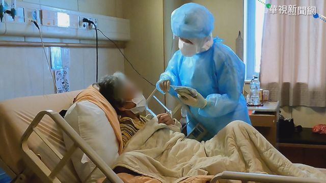 母子確診分送兩院 兒視訊告別失智母