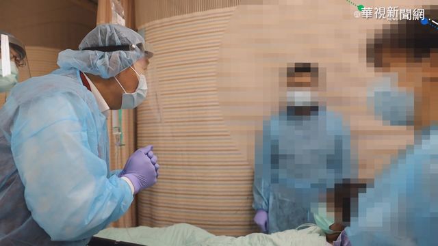 男子清晨篩檢站失控 持棍棒砸隔離窗