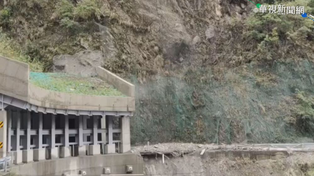 中部山區連日大雨! 土石坍方險砸車隊