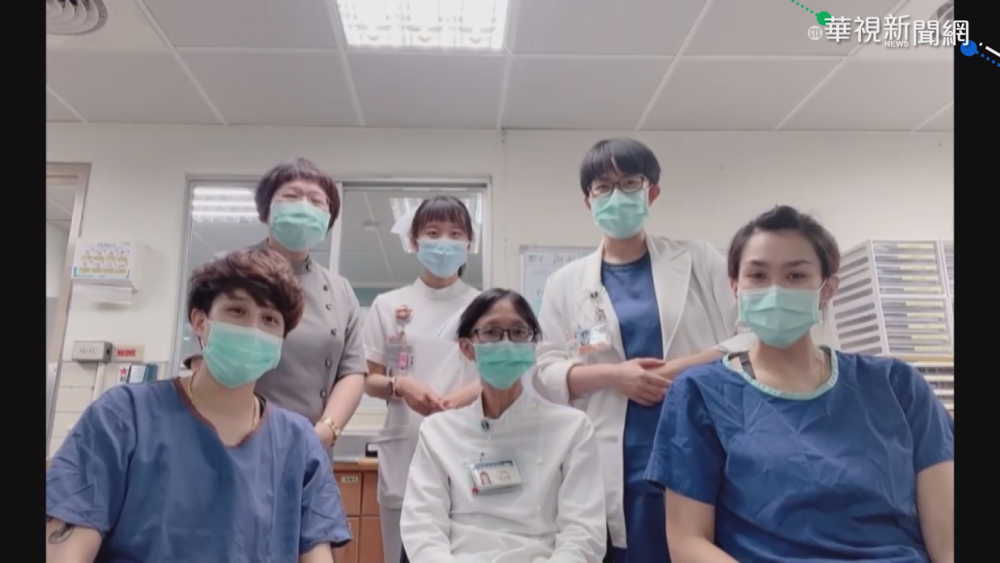 確診者病房慶生 醫護暖唱"生日快樂"