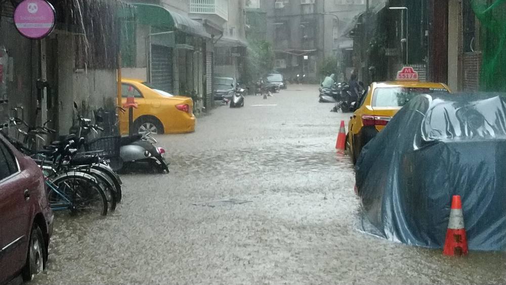 六張犂信安街淹水 (北市府提供)