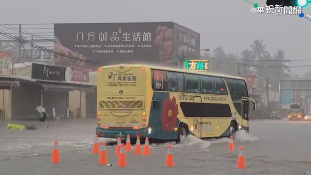 水位達半個輪胎高 屏東多處地區淹水