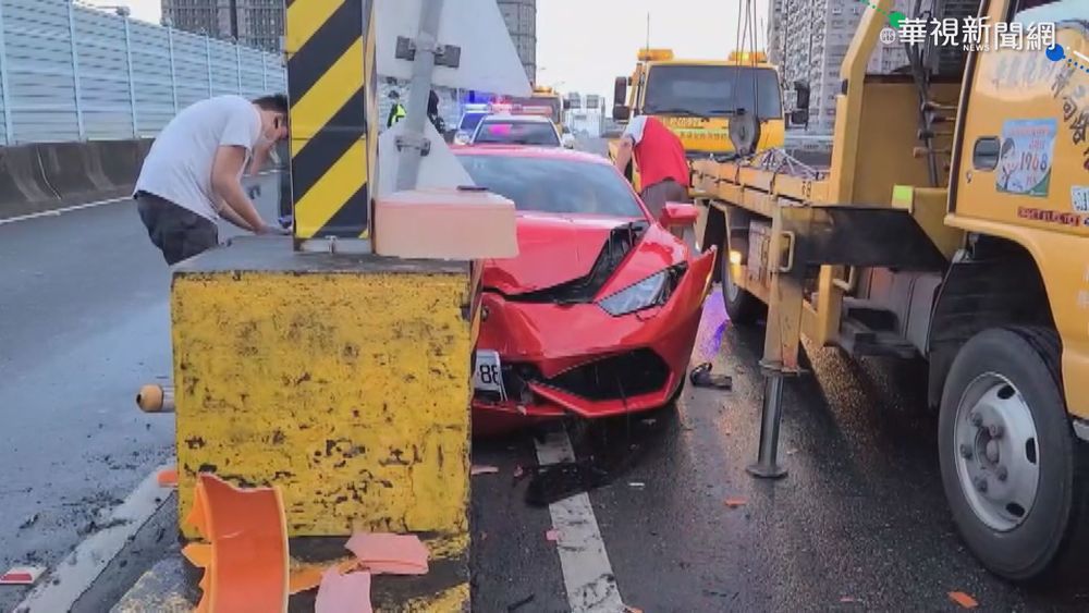 台64板橋匝道跑車自撞 女疑替人頂罪