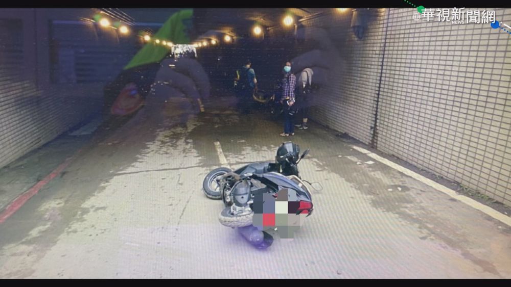 雨後淤泥害摔! 機車打滑16車連環撞