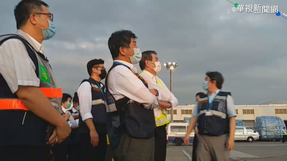 日首批負壓隔離艙抵台 陳時中親接機