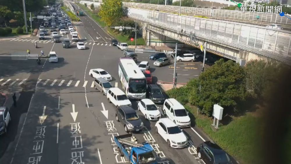 高雄中正交流道大塞 北上車陣等30分