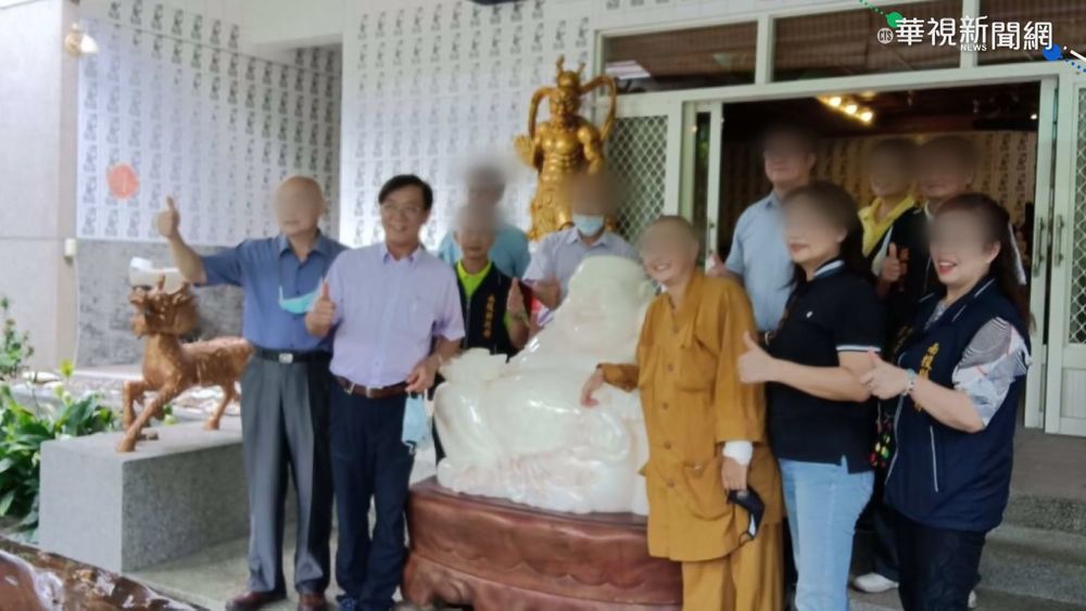 林明溱會勘後摘口罩合照 衛生局開罰