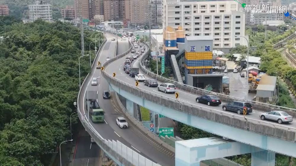 連假第一天 匝道管制土城交流道塞爆
