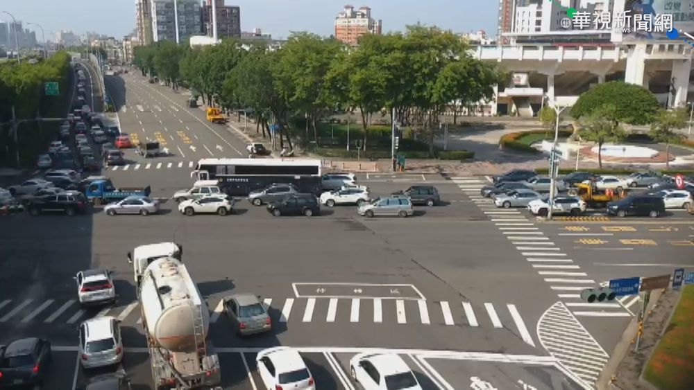 高雄中正交流道北上 塞車長達30分鐘