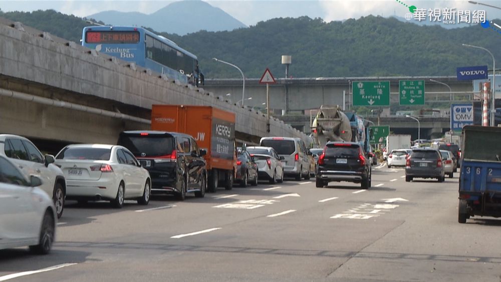 傍晚北返車潮增 下午將放寬嚴格匝道儀控
