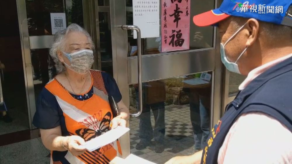 里長親送施打通知書 民眾憂防疫破口