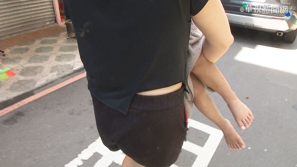 男嬰疑遭3歲哥壓住窒息 母起床才發現