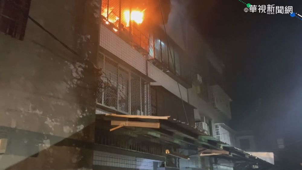 高雄透天厝暗夜火 屋主躲廁所獲救