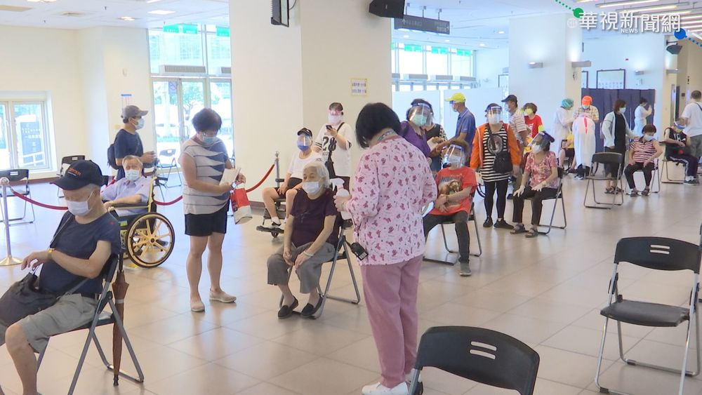 社群瘋傳 長輩打AZ疫苗出現血栓?