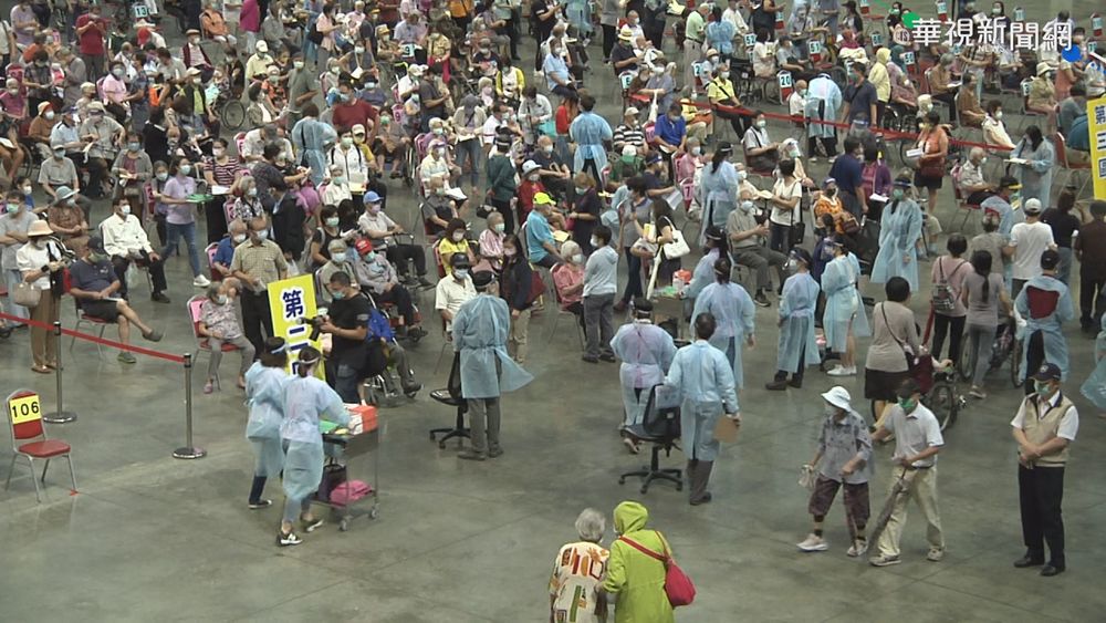 高雄打疫苗動線亂 陳其邁怒罵2局長