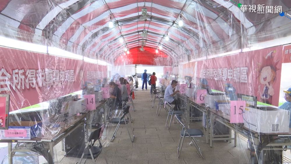 恢復臨櫃報稅 穿防護衣.設總量管制