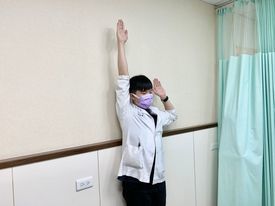 視訊上班就怕肩頸痛 理療師親授三招改善不良姿勢