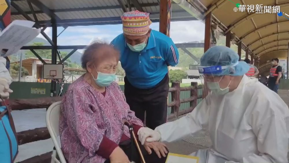 助長輩克服接種不安 里長先帶領禱告