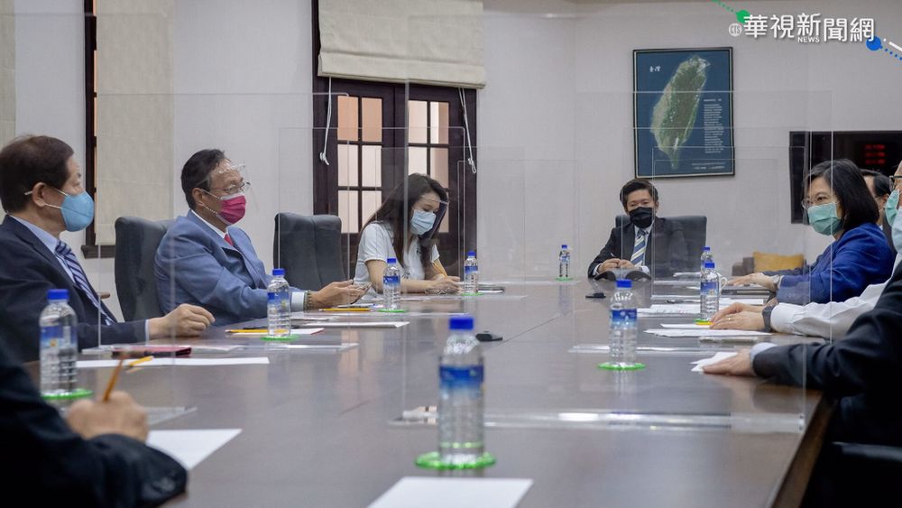 總統會郭台銘.劉德音 爭取BNT直送台灣