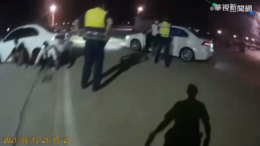 澎湖宮廟前18人滋事 警對空鳴槍帶回