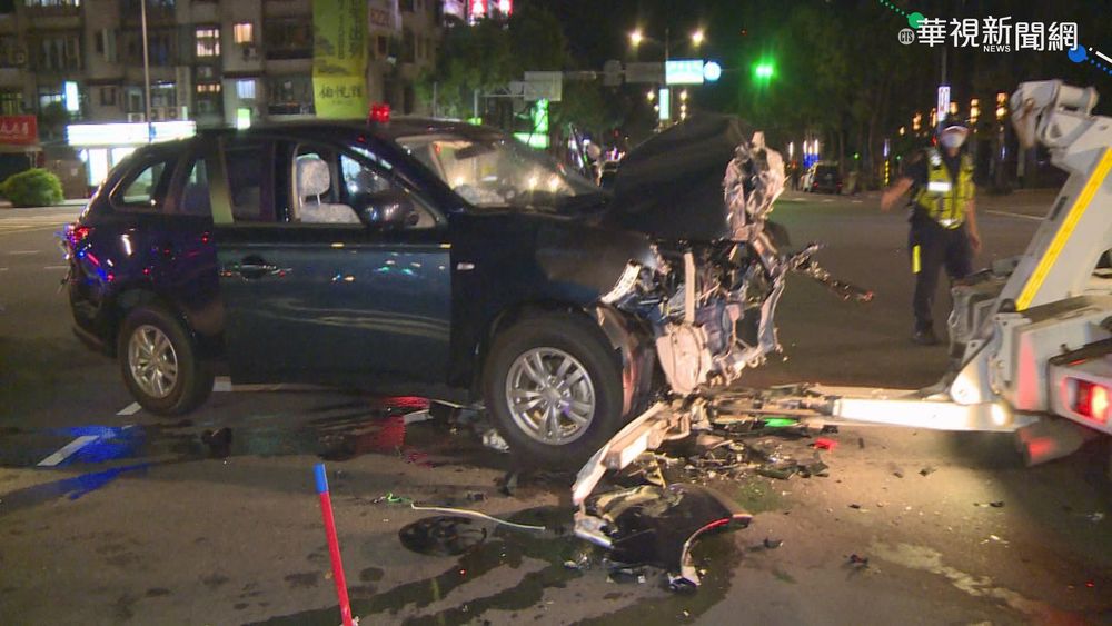 板橋偵防車貨車擦撞 3人掛彩送醫