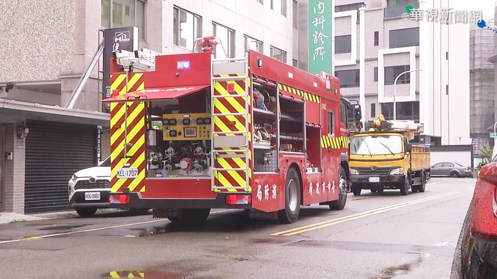 台中透天厝大火濃煙竄天 3人受困