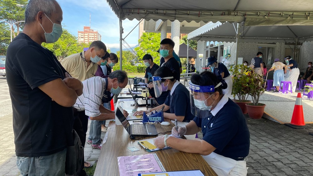 外傳捐BNT疫苗「被總統府關切」 慈濟闢謠：在準備資料